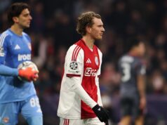 O Arsenal continua perseguindo o atacante do Ajax em boa forma