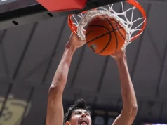 Elliot Cadeau marca 17 e o nº 1 Michigan usa um forte jogo interior para vencer o nº 7 Purdue por 91-80