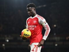 Bukayo Saka se tornou o jogador mais bem pago do Arsenal ao assinar uma extensão de contrato de cinco anos