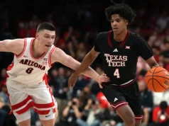 O número 16 da Texas Tech se reúne para derrotar o número 1 do Arizona por 78-75 no OT para a segunda derrota consecutiva dos Wildcats.
