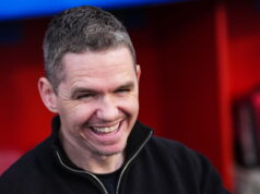 Mark Skinner atinge marco como técnico do Man United com vitória por 2 a 0 sobre o Atlético de Madrid