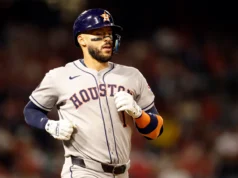 Bad Bunny teria oferecido um seguro para Carlos Correa jogar no World Baseball Classic