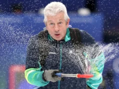 Conheça a sensação da pista de gelo do moonwalking de 61 anos