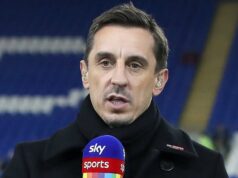 Gary Neville manda uma mensagem a todos os torcedores do Arsenal irritados com ele