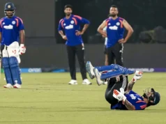 Jasprit Bumrah yorker atinge Ishan Kishan, Sanju Samson em espera para Abhishek Sharma