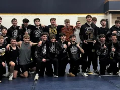 Em vez disso, conquista o título distrital da Divisão 3 de wrestling