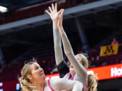 # 23 Minnesota Gophers derrotou # 10 Ohio State Buckeyes 74-61