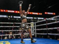 Claressa Shields domina Franchon Crouse-Deserne em revanche