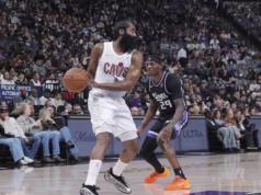 Os Cavs chegaram tarde o suficiente para vencer os Kings por 132-126 na estreia de James Harden
