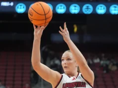 Basquete feminino de Louisville por Laura Ziegler na vitória sobre o estado da Flórida