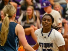 Oshauna Holland, do Stewart Kramer Basketball, estabelece recorde de pontuação na NCHSAA