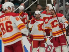 Nazem Kadri marca 2 gols para levar o Flames à vitória por 4 a 1 sobre o Sharks