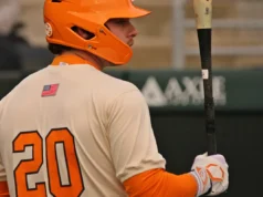 Vols venceu Kent State no home run de Tyler Myatt