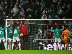 Van Dijk afunda o Sunderland para impulsionar a candidatura do Liverpool à Liga dos Campeões