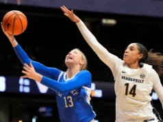 Mikayla Blakes marcou 35 pontos como o número 5 Vanderbilt sobreviveu a uma parada tardia pelo número 16 do Kentucky por 81-79.
