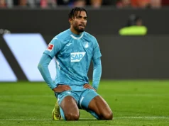 Cuidado com o que você deseja: os torcedores do Hoffenheim preveem corretamente o cartão vermelho de Kevin Akpoguma na goleada por 5 a 1 sobre o Bayern de Munique