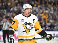 Sidney Crosby perderá pelo menos 4 semanas depois que os Penguins colocaram o capitão na reserva por lesão