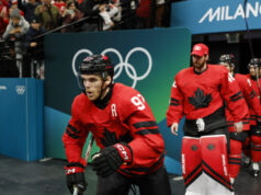 A seleção do Canadá perdeu para a Finlândia por 2 a 0 nas semifinais do hóquei masculino