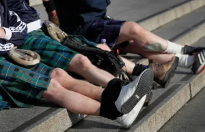 Vestindo-se bem: torcedores escoceses obtêm aprovação da FIFA para usar esporões tradicionais nos jogos da Copa do Mundo