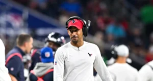 Um candidato do Cardeal DC retirou-se da consideração