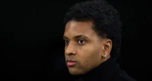 Atacante do Real Madrid revela o que disse ao árbitro antes do cartão vermelho contra o Benfica – ‘inacreditável’