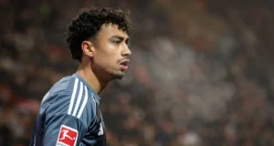 O Manchester City enfrenta forte concorrência pelo lateral-esquerdo da Bundesliga: vale a pena lutar?