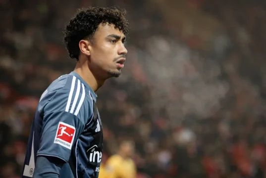 O Manchester City enfrenta forte concorrência pelo lateral-esquerdo da Bundesliga: vale a pena lutar?