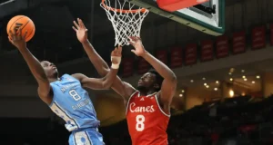 O nº 11 Tar Heels perde o calouro Caleb Wilson devido a uma fratura na mão; O cronograma de retorno não está claro