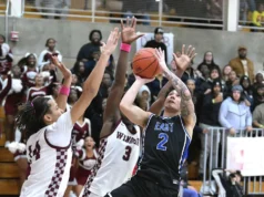 A cesta tardia de Joey Montalvo eleva o quinto colocado do East Catholic a uma vitória impressionante sobre o segundo colocado Windsor