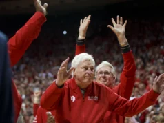 O Indiana Hall of Fame anunciou planos para construir uma estátua de bronze de Bob Knight em homenagem ao treinador