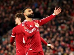 Mohamed Salah oferece vislumbres de glórias passadas, mas permanecem dúvidas sobre o futuro