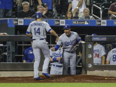 Dave Roberts elogia Kike Hernandez pelo desempenho corajoso na World Series