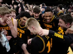 Bennett Stirtz marca 25 pontos na vitória de Iowa sobre o No. 9 Nebraska por 57-52
