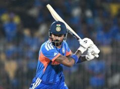 A Índia manteve viva a defesa do título ao derrotar o Zimbábue