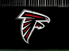 Os Falcons supostamente demitiram o técnico do DL, LaTroy Lewis, após as acusações de estupro