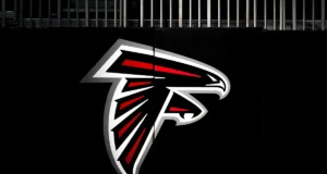 Os Falcons supostamente demitiram o técnico do DL, LaTroy Lewis, após as acusações de estupro
