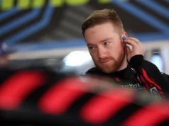 Tyler Reddick venceu o Daytona 500 com uma ultrapassagem tardia em uma última volta cheia de acidentes