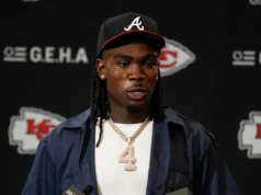 Processo alega que Rashee Rice, wide receiver do Kansas City Chiefs, agrediu fisicamente a ex-namorada