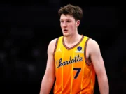 O novato do Hornets, Kon Knueppel, lidera a NBA em 3s após a última tentativa.