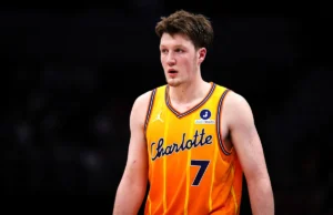 O novato do Hornets, Kon Knueppel, lidera a NBA em 3s após a última tentativa.