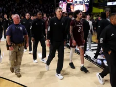 Assista à entrevista pós-jogo do Texas A&M HC Bucky McMillan