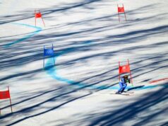 Brignone lidera o slalom gigante em uma dupla disputa pelo ouro olímpico, Shiffrin a uma curta distância