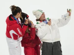 Os patrocinadores estão se tornando mais visíveis nas Olimpíadas de Inverno por meio da colocação de produtos e mensagens na arena