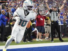 O Miami Dolphins trocou Tyreek Hill por Bradley Chubb no mock draft de 7 rodadas