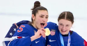 Megan Keller, da equipe dos EUA, compartilha onde ela acha que ‘a conversa deveria ser’ após as vitórias no hóquei olímpico masculino e feminino (EXCLUSIVO)