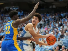 The Tar Heels caiu para a 16ª posição na última pesquisa AP Top 25
