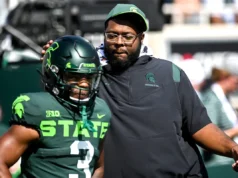 A ex-equipe de futebol da MSU teria sido contratada pelo Dallas Cowboys