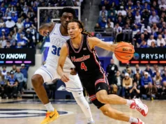 O número 8 Houston se afastou tarde para entregar ao número 16 da BYU sua quarta derrota consecutiva, por 77-66.