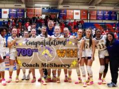 O basquete feminino Ozona avança para os playoffs, o técnico Jerry McSherry atinge 700 vitórias