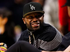 Floyd Mayweather anuncia retorno ao boxe profissional após exibição de Mike Tyson e coloca o recorde de 50-0 em jogo